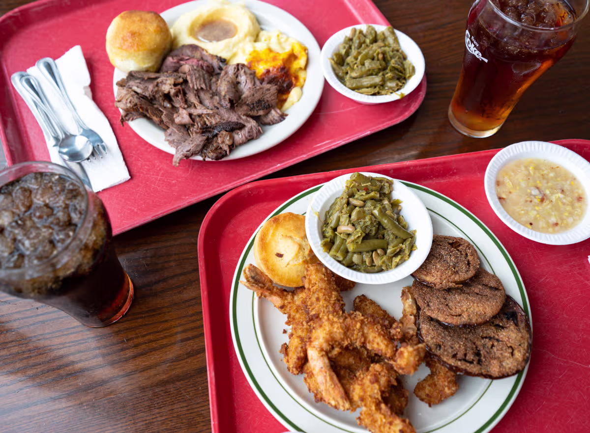 Arnold's Country Kitchen signature dishes Roast BeefFried ChickenTurnip GreensMacaroni and Cheese